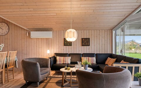 Richard - 4Km from the Sea: Meubles, Design Intérieur, Bois, Sol, Plafond, Sol, Canapé, Salon, Luminaire, Domicile
