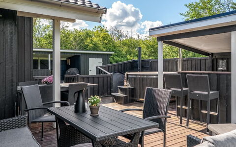Dorithea - 3.5Km from the Sea: Bois, Meubles, Sol, Sol, Domicile, Parquet, Dur, Plate-Forme, Porche, Mobilier De Jardin