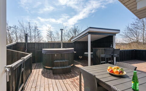 Dorithea - 3.5Km from the Sea: Domicile, Toit, Maison, Chalet, Biens, Porte, Porche, Siding, Ferme, Ombre