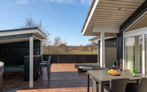 Dorithea - 3.5Km from the Sea: Domicile, Toit, Maison, Chalet, Biens, Porte, Porche, Siding, Ferme, Ombre