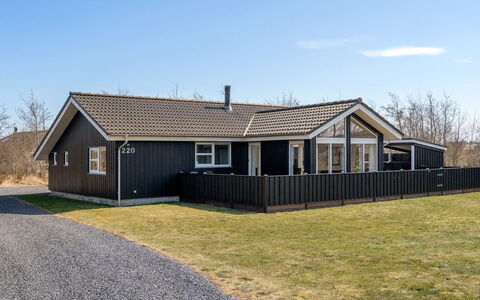 Dorithea - 3.5Km from the Sea: Domicile, Toit, Maison, Chalet, Biens, Porte, Porche, Siding, Ferme, Ombre