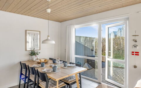 Andersine - 1Km from the Sea: Design Intérieur, Sol, Meubles, Bois, Sol, Plafond, Salle À Manger, Table Cuisine Et Salle A Manger, Parquet, Chaise