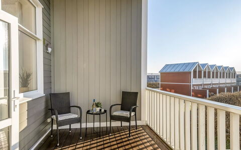 Andersine - 1Km from the Sea: Bois, Sol, Appartement, Dur, Tache De Bois, Parquet, Plate-Forme, Planche, Balcon, Chaise