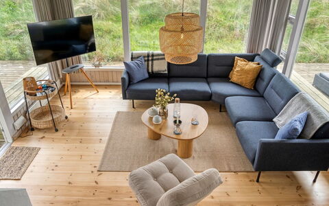 Fanney - 100M from the Sea: Chaise, Salon, Accoudoir