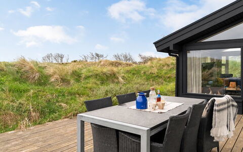 Fanney - 100M from the Sea: Chalet, Mobilier De Jardin, Plate-Forme, Dur, Porche, Table Cuisine Et Salle A Manger, Chaise, Tache De Bois, Eco Hôtel, Planche