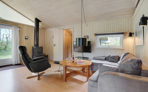 Evan - 1.3Km from the Sea: Bois, Design Intérieur, Plafond, Meubles, Pièce, Sol, Salon, Domicile, Sol, Canapé