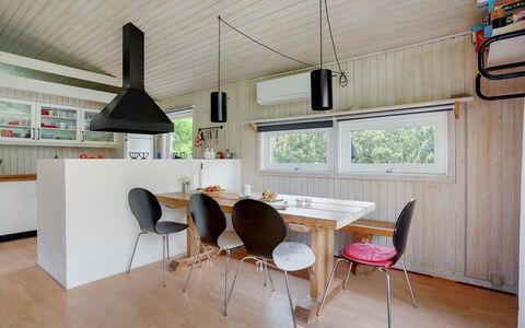 Evan - 1.3Km from the Sea: Design Intérieur, Sol, Bois, Meubles, Plafond, Sol, Luminaire, Cuisine, Comptoir, Éclairage