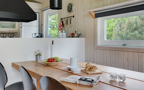 Evan - 1.3Km from the Sea: Design Intérieur, Meubles, Bois, Sol, Cuisine, Plafond, Comptoir, Luminaire, Éclairage, Sol