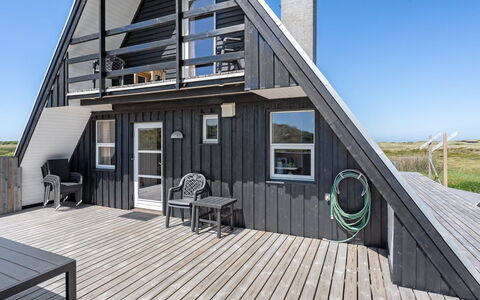 Viona - 350M from the Sea: Bois, Chalet, Dur, Planche, Tache De Bois, Batiments Jardin, Conception, Cour, Cabane En Rondins, Arrière-Cour