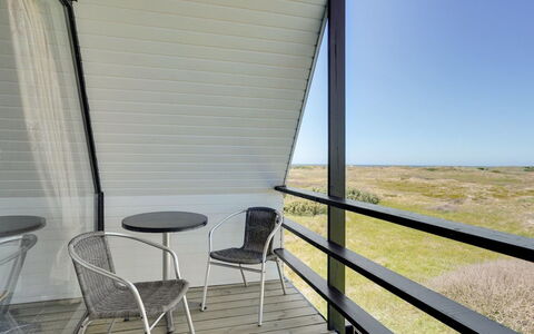 Viona - 350M from the Sea: Balcon, Ombre, Chaise, Daylighting, Dur, Aluminium, Balustrade, Mobilier De Jardin