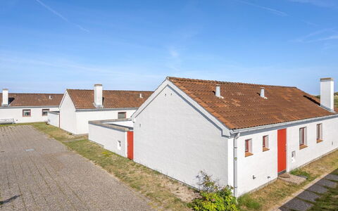 Marjon - 400M from the Sea: Toit, Domicile, Porte, Chalet, Ombre, Siding, Cour, Biens, Arrière-Cour