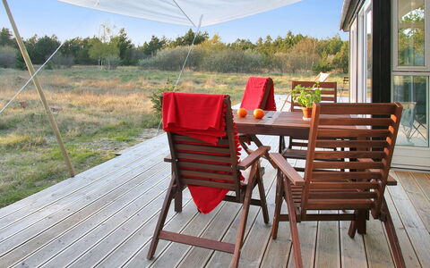 Melinda - 2Km from the Sea: Arbuste, Chalet, Domicile, Ombre, Couverture De Sol, Jardin, Cour, Arrière-Cour, Batiments Jardin, Pelouse