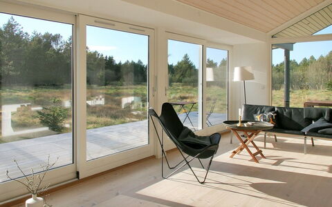 Melinda - 2Km from the Sea: Bois, Meubles, Sol, Sol, Parquet, Chaise, Dur, Tache De Bois, Salon, Table Basse