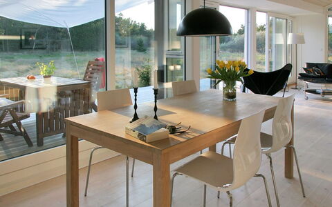 Melinda - 2Km from the Sea: Meubles, Design Intérieur, Chaise, Sol, Sol, Table, Table Cuisine Et Salle A Manger, Salle À Manger, Bois, Plafond