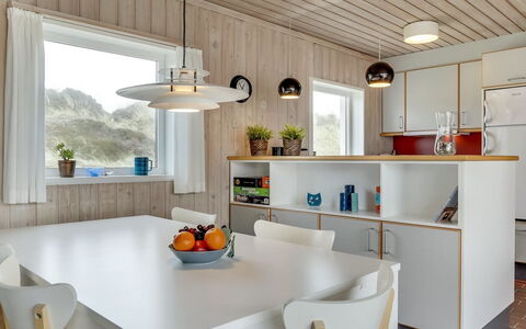 Emiljan - 400M from the Sea: Design Intérieur, Luminaire, Sol, Bois, Meubles, Plafond, Sol, Cuisine, Éclairage, Comptoir