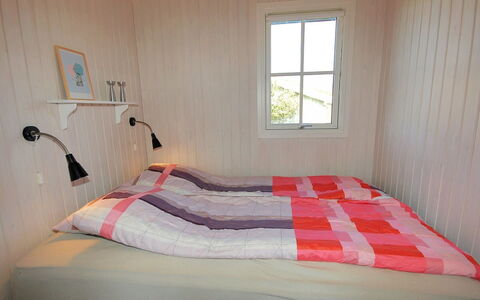 Driss - 500M from the Sea: Bois, Sol, Chambre, Sol, Design Intérieur, Drap De Lit, Lit, Pièce, Literie, Linge