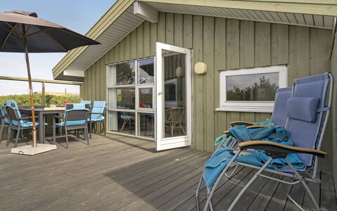 Syni - 500M from the Sea: Bois, Toit, Architecture, Domicile, Maison, Chalet, Siding, Dur, Pente, Biens