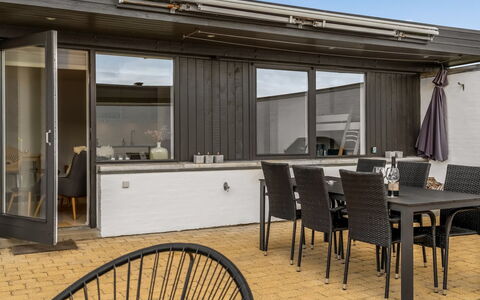 Tarvo - 400M from the Sea: Piscine, Mobilier De Jardin, Meubles, Recours, Dalle, Eco Hôtel, Ombre, Chaise, Loisir, Biens