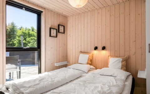 Dyke - 1.5Km from the Sea: Lit, Chambre, Bois, Drap De Lit, Design Intérieur, Literie, Meubles, Cadre De Lit, Plafond, Sol