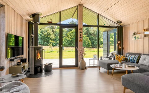 Dyke - 1.5Km from the Sea: Plafond, Design Intérieur, Domicile, Chalet, Salon, Batiments Jardin, Luminaire, Lustre, Parquet
