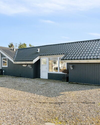 Vrage - 800M from the Sea