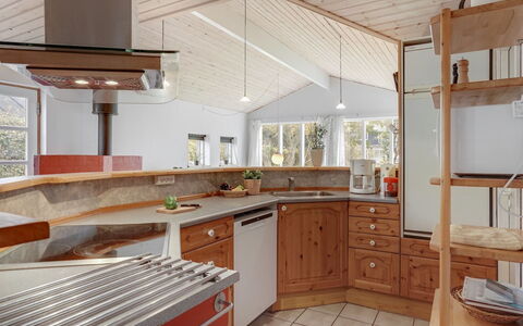 Samine - 100M from the Sea: Meubles, Design Intérieur, Sol, Bois, Sol, Plafond, Parquet, Chaise, Table, Éclairage