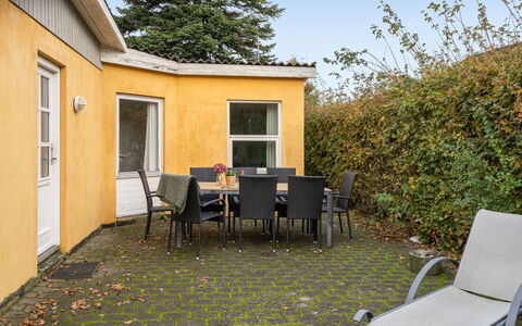 Samine - 100M from the Sea: Meubles, Design Intérieur, Sol, Bois, Sol, Plafond, Parquet, Chaise, Table, Éclairage