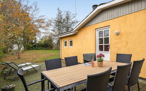 Samine - 100M from the Sea: Meubles, Design Intérieur, Sol, Bois, Sol, Plafond, Parquet, Chaise, Table, Éclairage