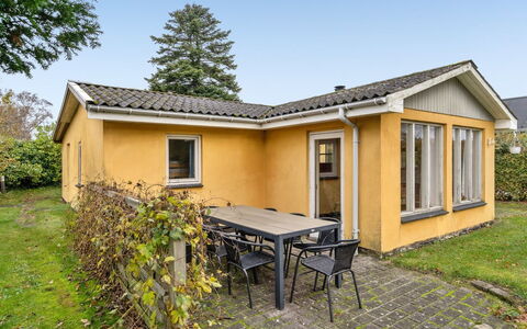 Samine - 100M from the Sea: Meubles, Design Intérieur, Sol, Bois, Sol, Plafond, Parquet, Chaise, Table, Éclairage
