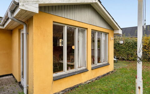 Samine - 100M from the Sea: Meubles, Design Intérieur, Sol, Bois, Sol, Plafond, Parquet, Chaise, Table, Éclairage