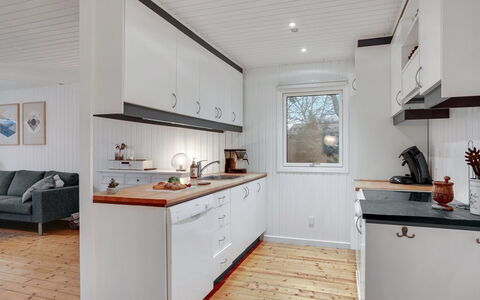 Adam - from the Sea: Bois, Cuisine, Sol, Appareil De Cuisine, Comptoir, Principaux Appliance, Design Intérieur, Cabinetry, Sol, Domicile