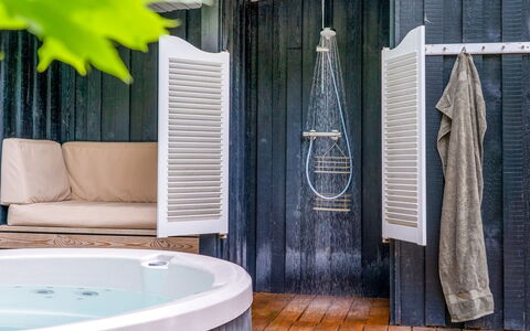 Adam - from the Sea: Bois, Baignoire, Luminaire Plomberie, Sol, Salle De Bains, Sol, Design Intérieur, Composite, Plomberie, Plafond