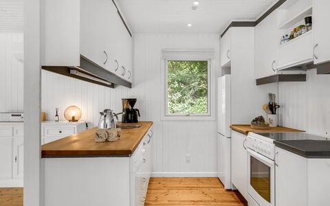 Adam - from the Sea: Cuisine, Sol, Bois, Appareil De Cuisine, Principaux Appliance, Comptoir, Design Intérieur, Sol, Électroménager, Cabinetry