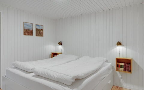 Adam - from the Sea: Bois, Chambre, Design Intérieur, Sol, Plafond, Sol, Lit, Literie, Pièce, Drap De Lit