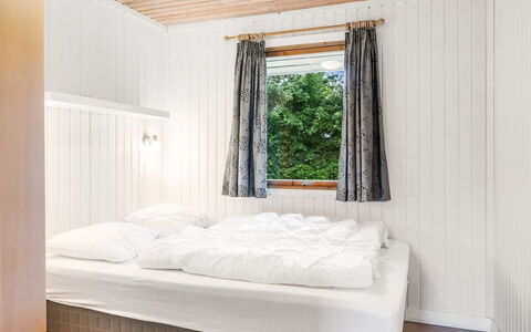 Soraya - 700M to the Fjord: Bois, Chambre, Lit, Design Intérieur, Sol, Sol, Drap De Lit, Literie, Plafond, Linge