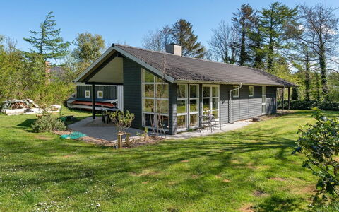 Marlien - 1Km to the Fjord: Bleu, Arbuste, Chalet, Couverture De Sol, Jardin, Biens, Ombre, Aménagement Paysager, Ferme, Eco Hôtel