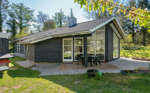 Marlien - 1Km to the Fjord: Bleu, Arbuste, Chalet, Couverture De Sol, Jardin, Biens, Ombre, Aménagement Paysager, Ferme, Eco Hôtel