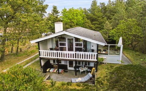Freda - 100M to the Fjord: Bois, Toit, Maison, Chalet, Porte, Domicile, Siding, Lot Terre, Batiments Jardin, Cabanon