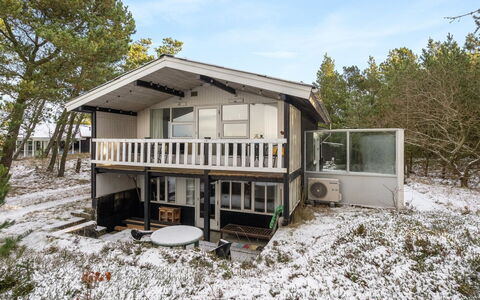 Freda - 100M to the Fjord: Bois, Toit, Maison, Chalet, Porte, Domicile, Siding, Lot Terre, Batiments Jardin, Cabanon