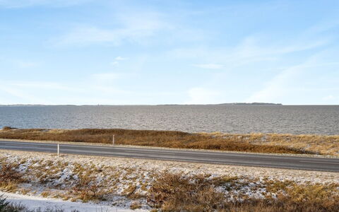 Freda - 100M to the Fjord: Bois, Toit, Maison, Chalet, Porte, Domicile, Siding, Lot Terre, Batiments Jardin, Cabanon
