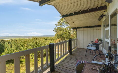 Freda - 100M to the Fjord: Toit, Maison, Lot Terre, Domicile, Chalet, Biens, Batiments Jardin, Ombre, Cabane En Rondins, Aménagement Paysager