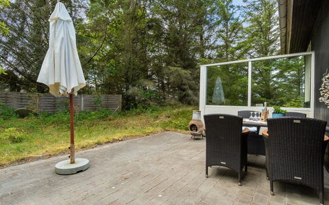 Freda - 100M to the Fjord: Toit, Maison, Lot Terre, Domicile, Chalet, Biens, Batiments Jardin, Ombre, Cabane En Rondins, Aménagement Paysager