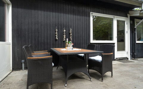 Freda - 100M to the Fjord: Toit, Maison, Lot Terre, Domicile, Chalet, Biens, Batiments Jardin, Ombre, Cabane En Rondins, Aménagement Paysager