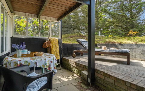 Freda - 100M to the Fjord: Toit, Maison, Lot Terre, Domicile, Chalet, Biens, Batiments Jardin, Ombre, Cabane En Rondins, Aménagement Paysager