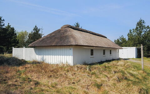 Roulf - 1.1Km from the Sea: Toit, Domicile, Maison, Siding, Chalet, Composite, Porte, Fenêtre À Guillotine, Biens, Cheminée