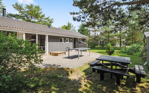 Sighbiorn - 950M from the Sea: Bleu, Arbuste, Chalet, Couverture De Sol, Jardin, Biens, Ombre, Aménagement Paysager, Ferme, Eco Hôtel