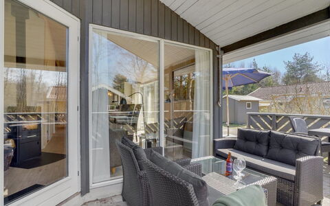 Sighbiorn - 950M from the Sea: Bleu, Arbuste, Chalet, Couverture De Sol, Jardin, Biens, Ombre, Aménagement Paysager, Ferme, Eco Hôtel