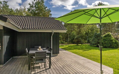 Grimi - 4Km from the Sea: Chalet, Domicile, Maison, Toit, Porche, Biens, Siding, Batiments Jardin, Ferme, Cour