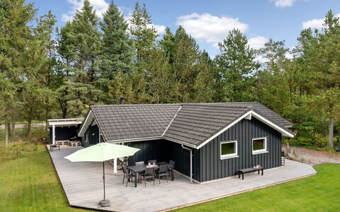 Grimi - 4Km from the Sea: Chalet, Domicile, Maison, Toit, Porche, Biens, Siding, Batiments Jardin, Ferme, Cour