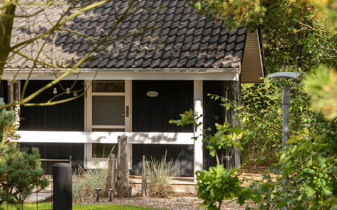 Grimi - 4Km from the Sea: Chalet, Domicile, Maison, Toit, Porche, Biens, Siding, Batiments Jardin, Ferme, Cour